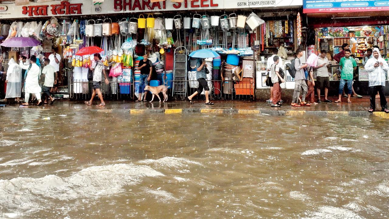 Mumbai under Orange alert as heavy rain floods roads, disrupts helpline Waterlogging near Andheri subway on Wednesday. Pic/Atul Kamble