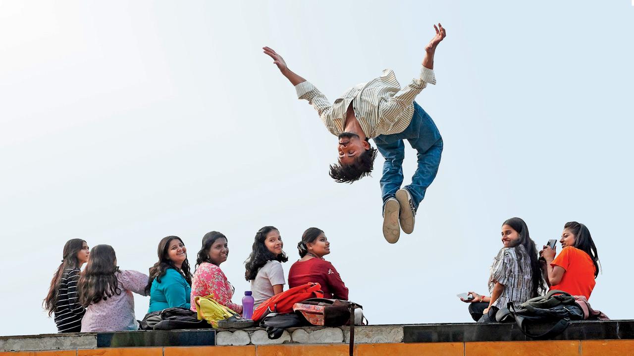 The world looks upside down from this vantage point, this young man shows at Dadar. Pic/SAYYED SAMEER ABEDI The world looks upside down from this vantage point, this young man shows at Dadar. Pic/SAYYED SAMEER ABEDI