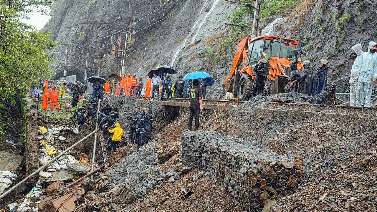 CR cancels trains as Lonavala-Karjat landslide restoration continues Representational Image. Pic/PTI