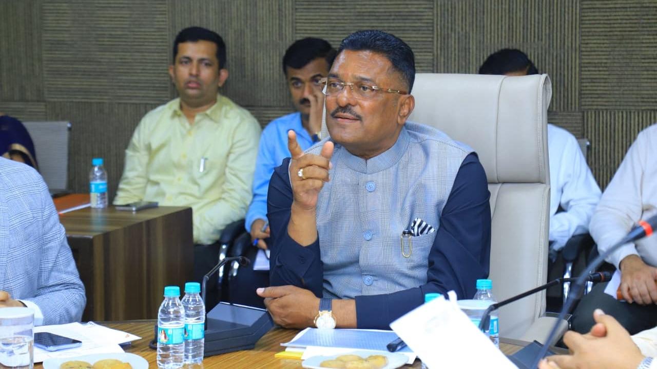 Sarnaik reviews Thane Metro, Pod Taxi and Ghodbunder Road projects The instructions were issued during a high-level review meeting. Pic/Special Arrangement