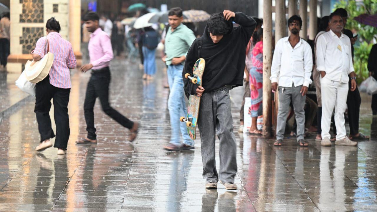 For Sunday, the IMD has predicted moderate showers for the city For Sunday, the IMD has predicted moderate showers for the city