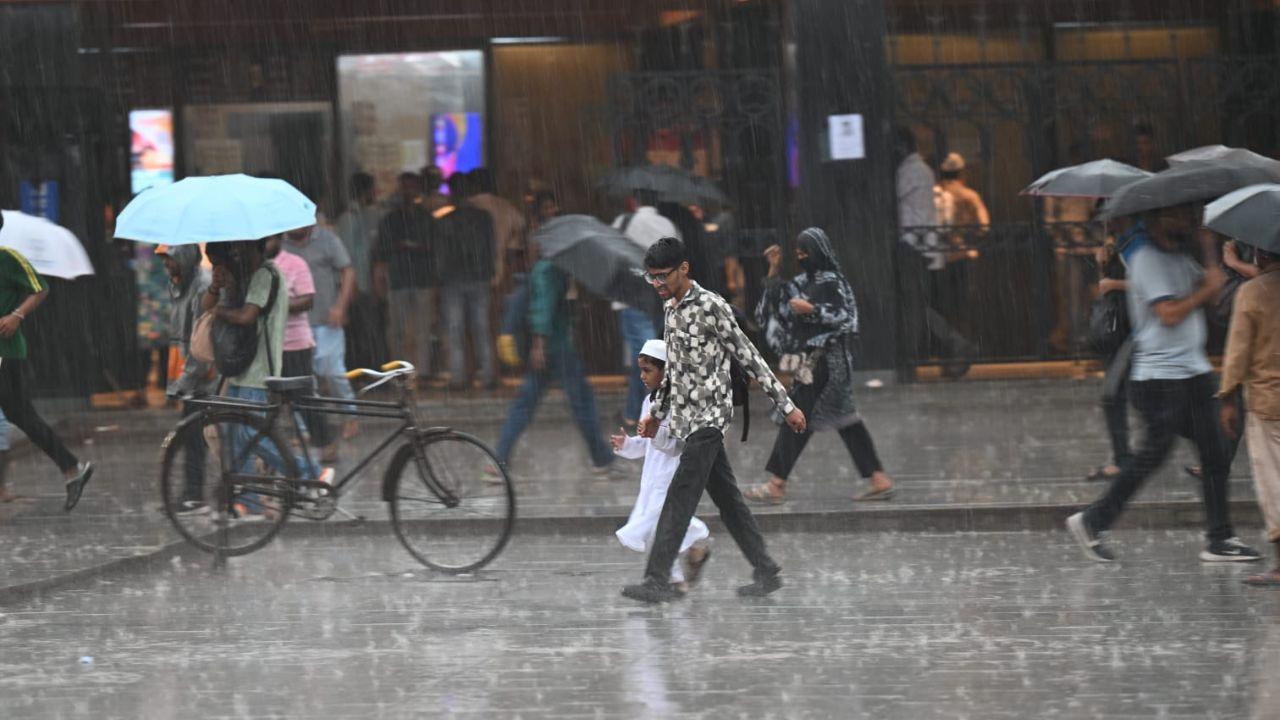 However, by evening, the intensity of the showers increased, prompting the weather bureau to issue a yellow alert for the city However, by evening, the intensity of the showers increased, prompting the weather bureau to issue a yellow alert for the city