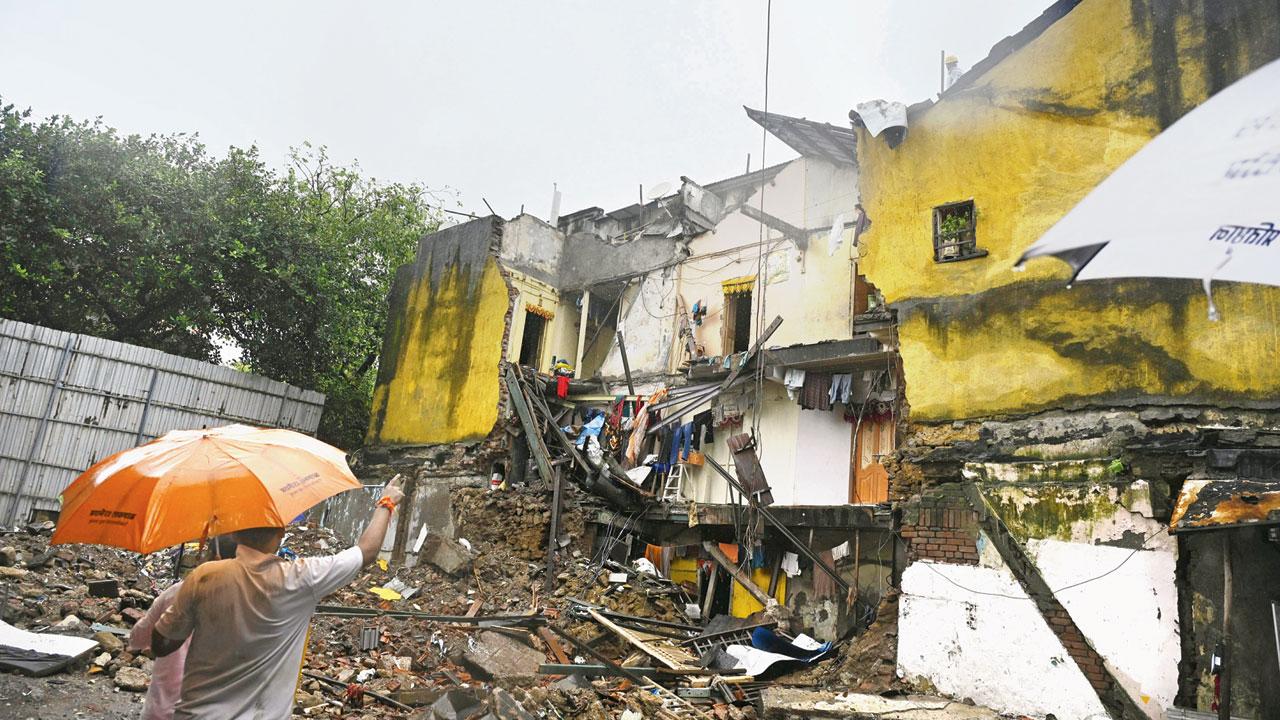 MHADA amendment offers hope for redevelopment of 13,000 ageing buildings A pagdi building in the Chira Bazar area that crashed due to negligence. File pic/Ashish Raje