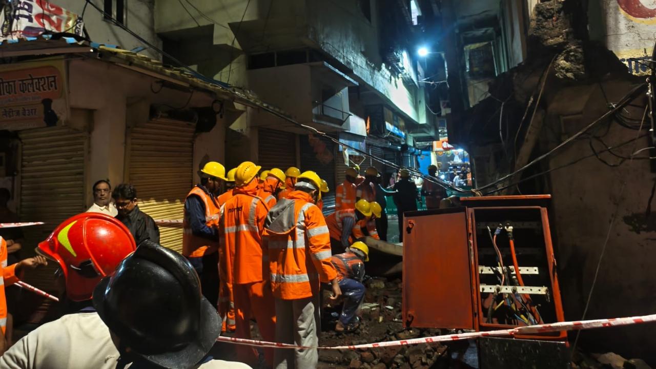 The collapse took place around 10:56 pm on July 4 at Tiwari Bhavan, located near Mamta Bazaar in Kisan Nagar No. 3, Wagle Estate, Thane West.