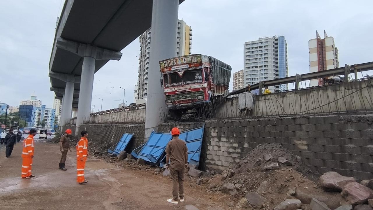 Officials said the truck, bearing registration number MH 12 FC 6177, is owned by Amol Kamathe and was being driven by Tushar Kamathe at the time of the accident. Officials said the truck, bearing registration number MH 12 FC 6177, is owned by Amol Kamathe and was being driven by Tushar Kamathe at the time of the accident.