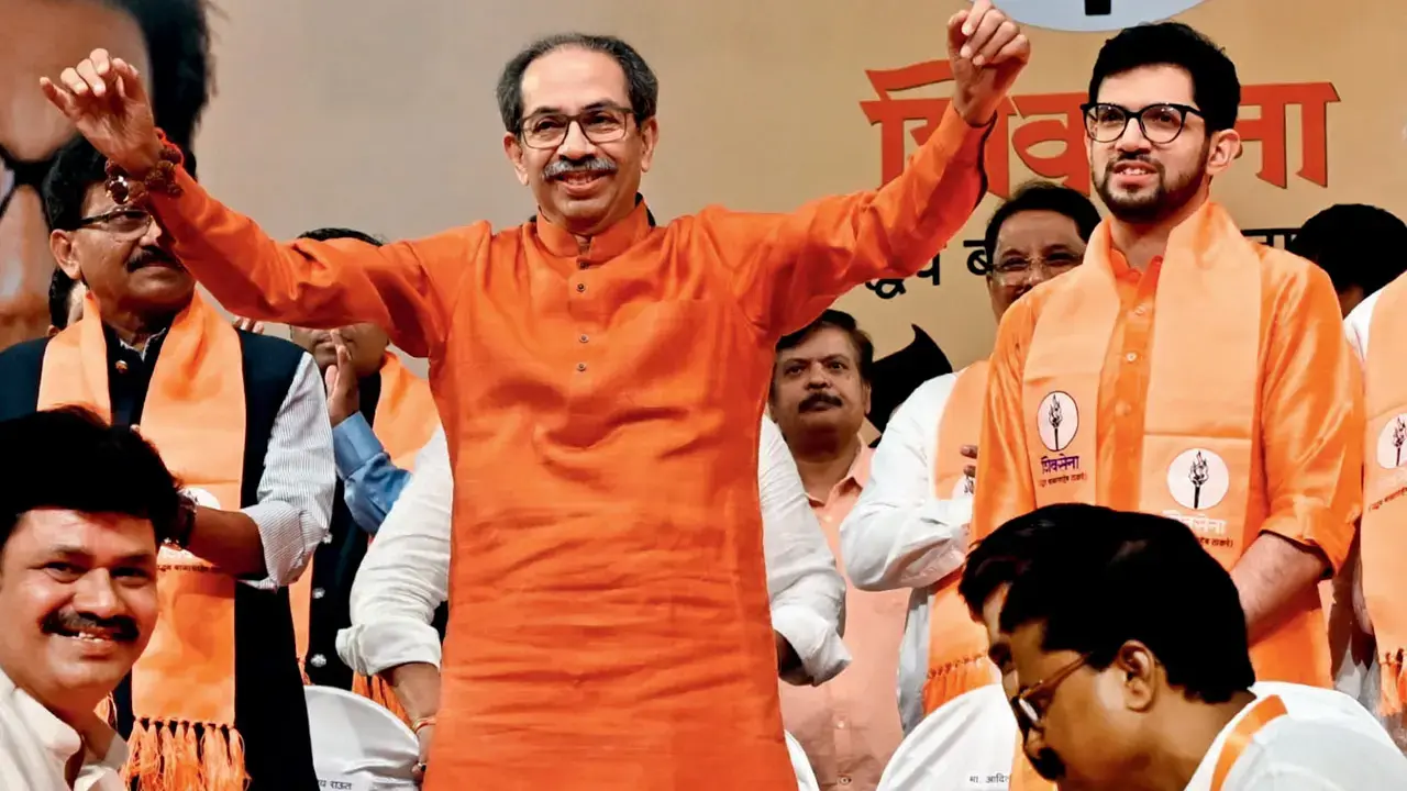 Shiv Sena (UBT) chief Uddhav Thackeray offers prayers in Nagpur ahead of ‘Ram Raksha Andolan’
