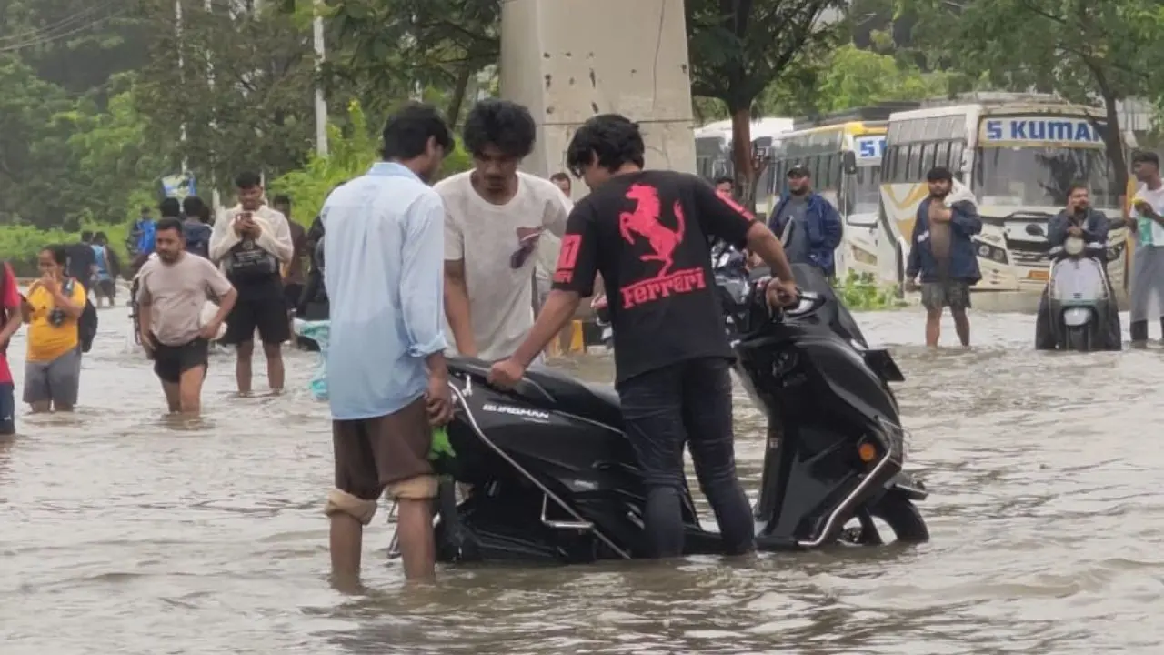 Maharashtra monsoon fury: Heavy rains throw normal life out of gear in Virar A submerged road in Yashwant Nagar Circle, Virar West. Pic/ Manjeet Thakur