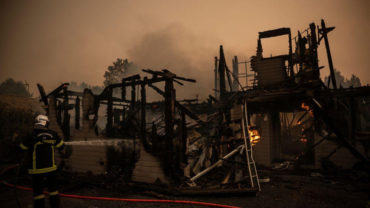 In Italy, nearly 6,000 emergency responders, including firefighters, forest guards and civil protection personnel, have been deployed to combat wildfires across Sicily. In Italy, nearly 6,000 emergency responders, including firefighters, forest guards and civil protection personnel, have been deployed to combat wildfires across Sicily.