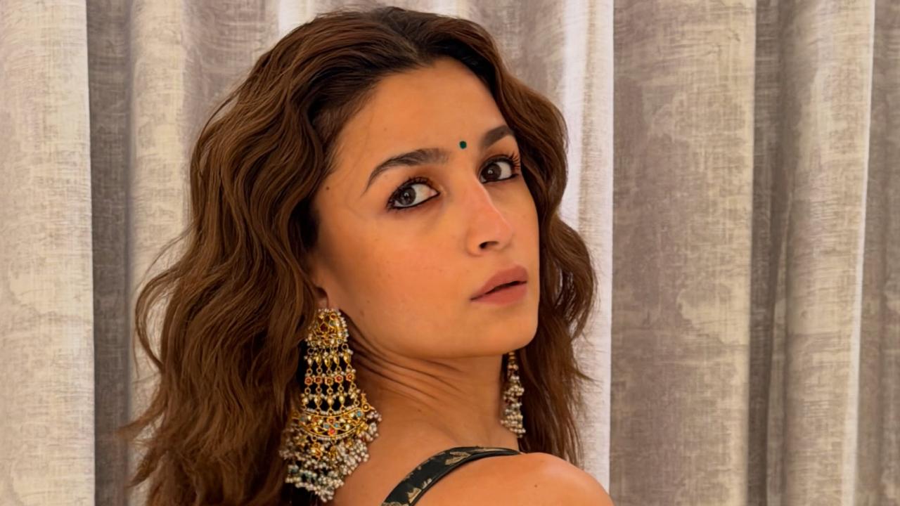 Anshula Kapoor wedding: Alia Bhatt skips saree, opts for Rs 1.3 lakh silk outfit Alia Bhatt. Pic via Instagram
