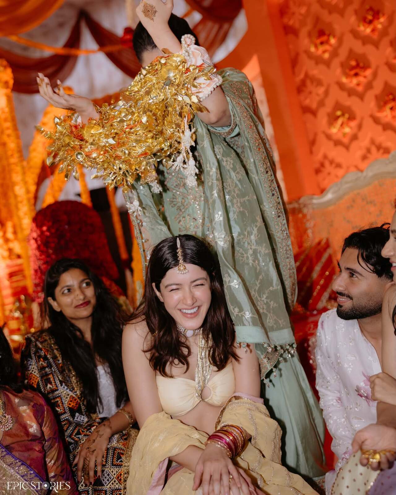 Shanya Kapoor is all excited to see whether Anshula's kaleera would drop or not, while Orry is attentively watching this happy moment between the Kapoor cousins