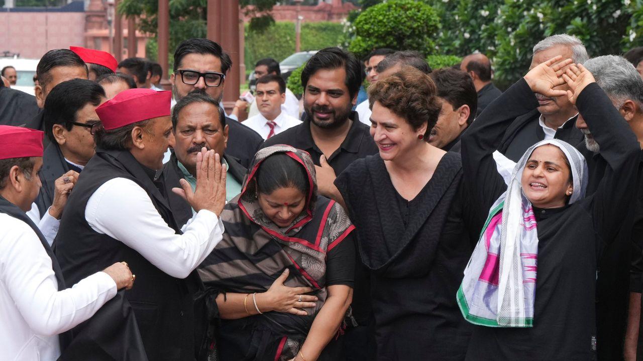 Rahul Gandhi, Priyanka Gandhi Vadra, Samajwadi Party chief Akhilesh Yadav and many bigwigs of the INDIA bloc wore black clothes to register their protest against police manhandling and excesses