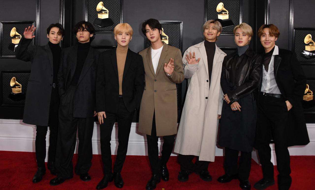 Songs like Dynamite and Butter topped the Billboard Hot 100, broke streaming records, and won major international awards. Their commercial dominance strengthened expectations that Grammy recognition would eventually translate into a win.
