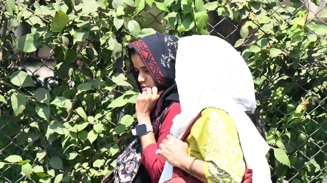 Mercury set to touch 33 degrees Celsius as Mumbai braces for warm and humid day Warm monsoon day awaits Mumbai residents as temperatures hover around 33 degrees Celsius on Tuesday. File Pic