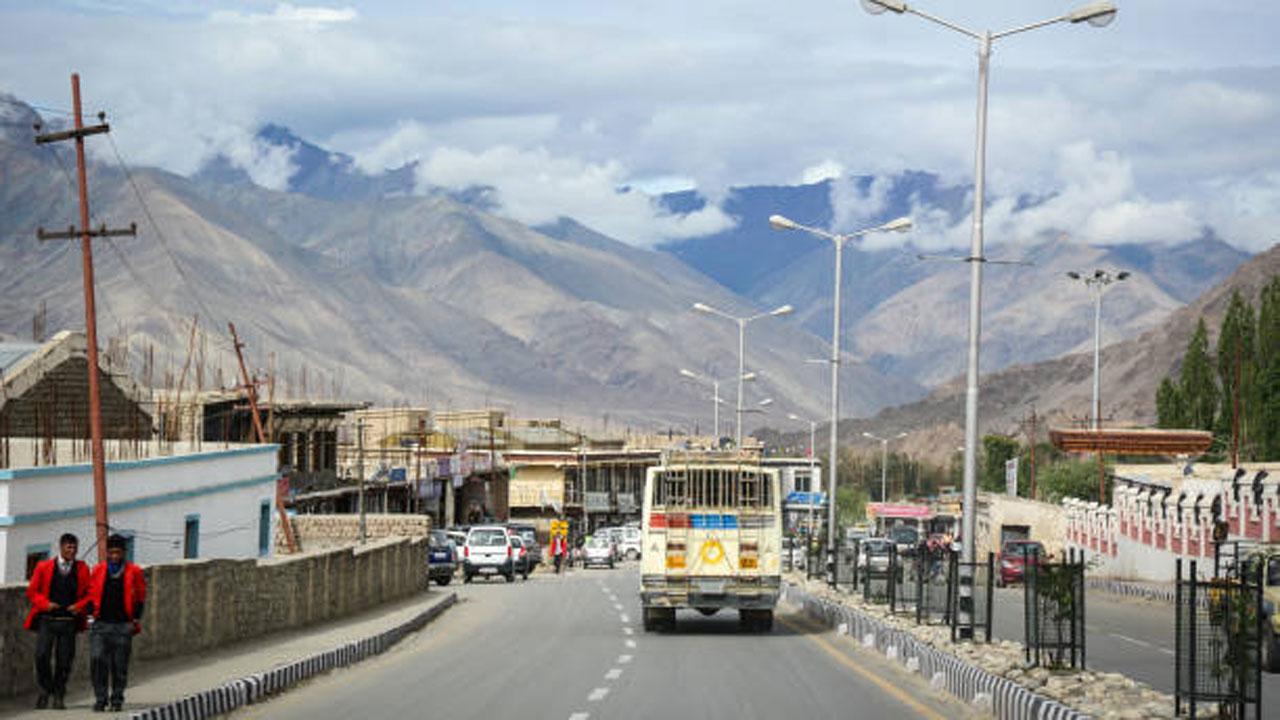 Fresh batch departs from Jammu for holy cave darshan