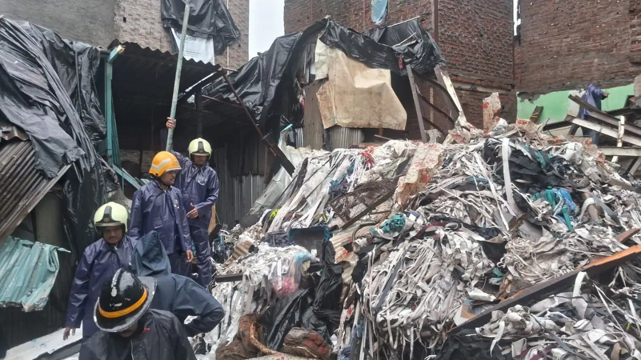IN PHOTOS: Rescue teams search through debris in Mankhurd chawl collapse At least six people, including children, have been killed, while one injured person is undergoing treatment. (Pic/ Sameer Abedi)