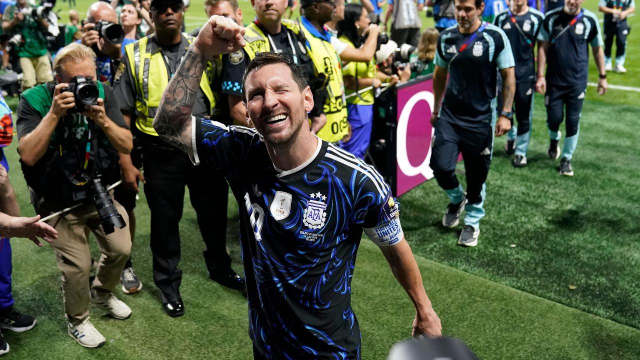 After taking the lead, England dropped deeper defensively, allowing Argentina to build pressure. In the 85th minute, Enzo Fernandez struck after receiving a pass from Lionel Messi to level the match before Messi delivered a cross for Lautaro Martinez in stoppage time to give Argentina the lead