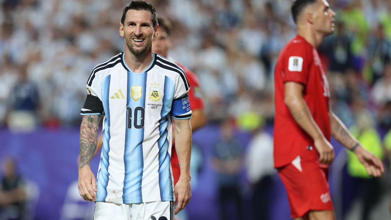 Argentina made the brighter start and were rewarded in the 10th minute through Alexis Mac Allister as Lionel Messi's got the assist through a corner