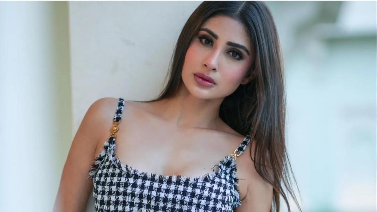 'Don't pap me ever': Mouni Roy strongly reacts after confronting paparazzi; deletes statement later Mouni Roy (Pic via Instagram)