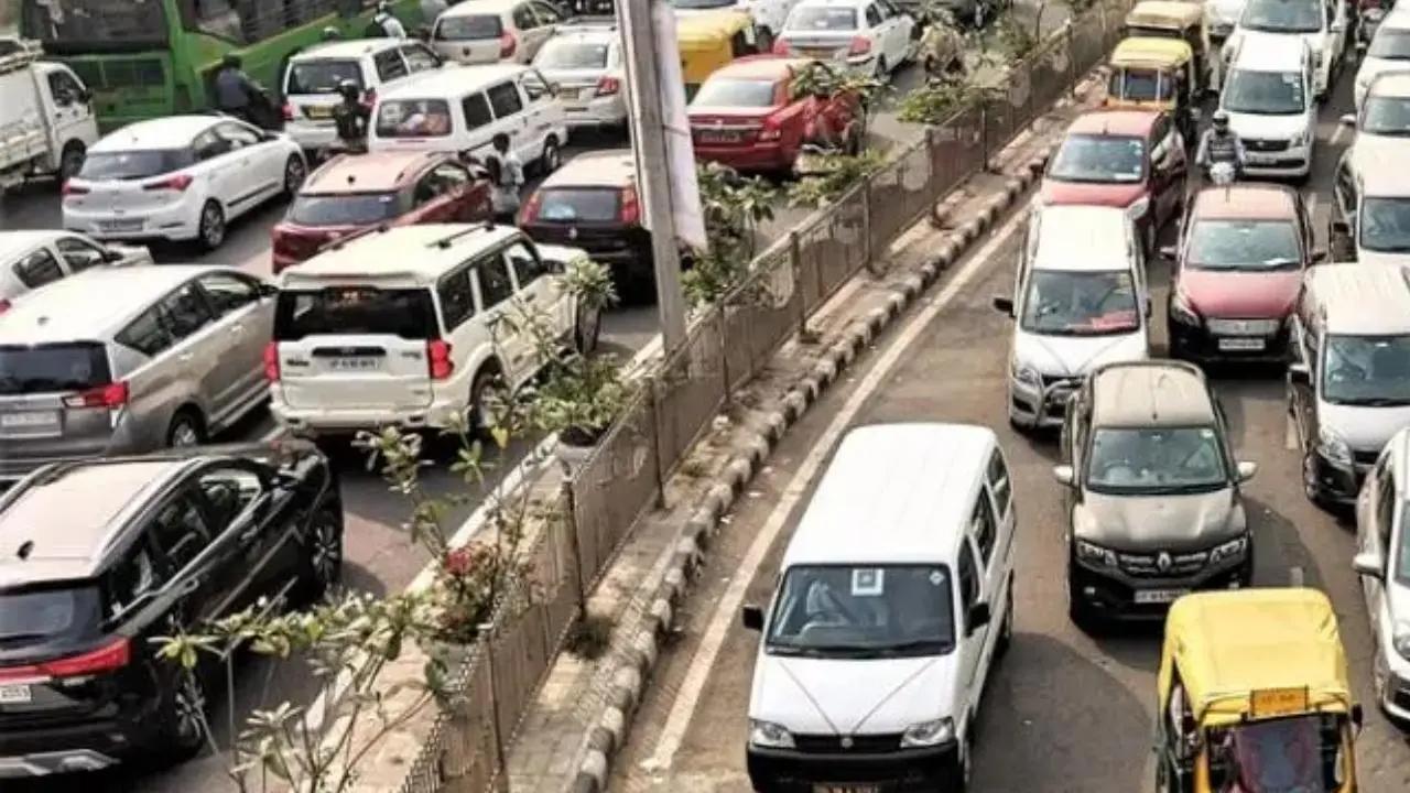 Ashadhi Ekadashi 2026: Traffic Police issue advisory for Wadala Vitthal Mandir Citizens have been urged to cooperate with the traffic arrangements to ensure smooth movement of vehicles and the safe conduct of the religious event. Representational pic