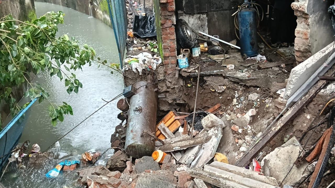 IN PHOTOS: Two service centres damaged after wall collapses in Thane