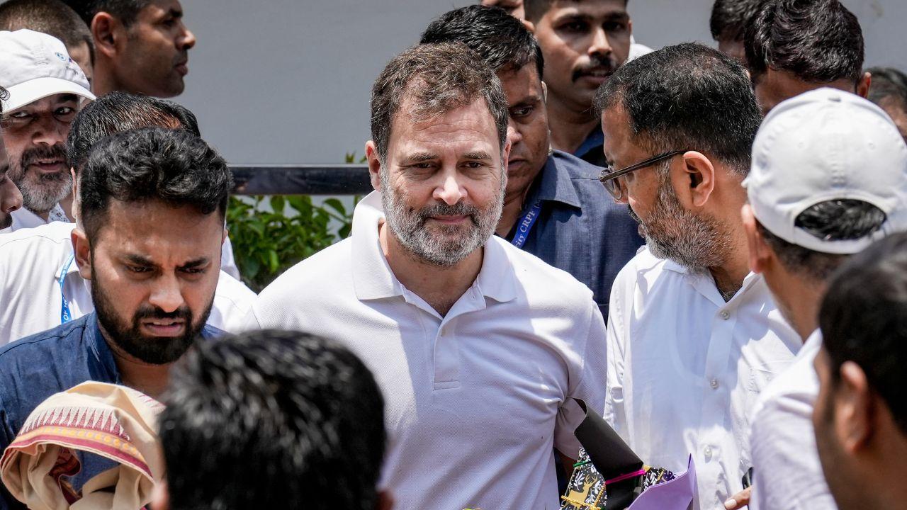 As celebrations continue in Delhi, messages of support begin pouring in from political leaders across the country and from different parties
