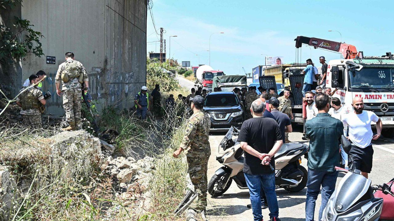 Ambulances and first responders arrived quickly at the strike site in Khaldeh and began rescue operations Ambulances and first responders arrived quickly at the strike site in Khaldeh and began rescue operations