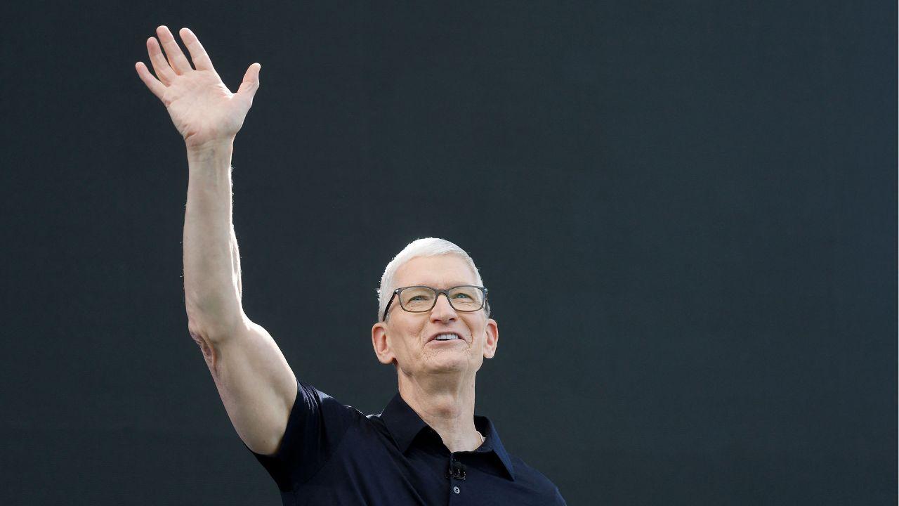 IN PHOTOS: Tim Cook delivers a landmark keynote as Apple enters the AI ...