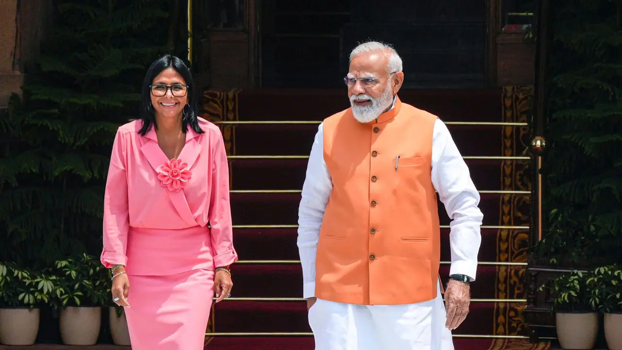 PM Modi Modi, right, with Venezuela's Acting President Delcy Rodriguez before a meeting at the Hyderabad House. Pic/PTI
