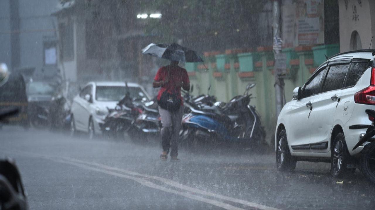 While rain lashes parts of Mumbai, commuters were seen in a hurry during the early hours