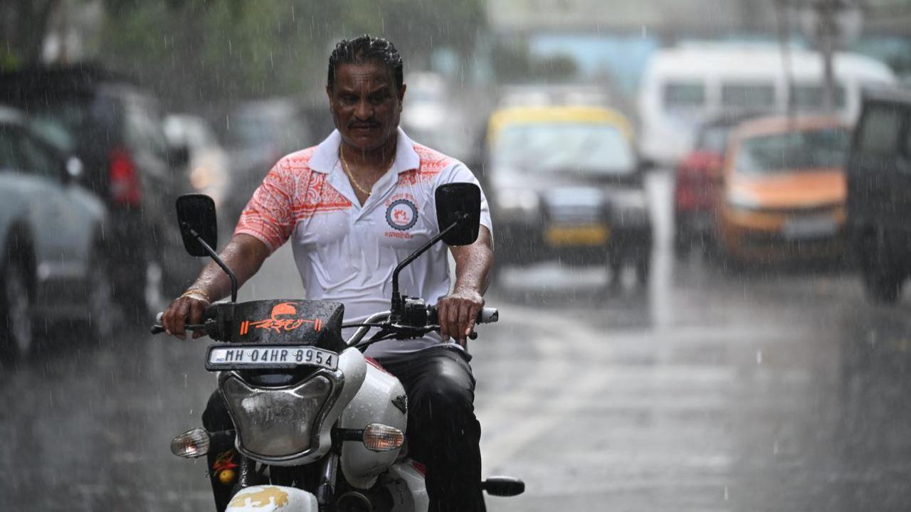 The Indian Meteorological Department (IMD) had earlier issued a yellow alert for Mumbai, Thane, Palghar and Pune, warning of thunderstorms accompanied by lightning, light to moderate rainfall and gusty winds over the next few hours