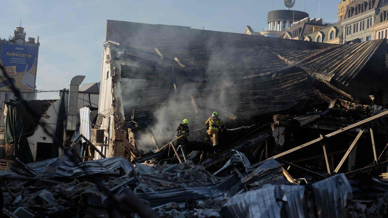 Residents rushed to shelters clutching bags and blankets, AFP journalists observed, as a large plume of smoke emanated from Kyiv's city centre. Deadly strikes, involving both missiles and drones, were also reported elsewhere Residents rushed to shelters clutching bags and blankets, AFP journalists observed, as a large plume of smoke emanated from Kyiv's city centre. Deadly strikes, involving both missiles and drones, were also reported elsewhere