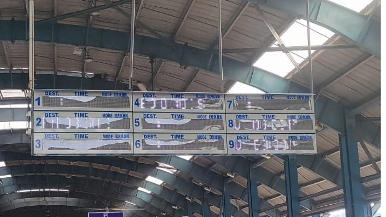 At Andheri station, several passengers were left stranded on platforms with no public announcement explaining the disruption