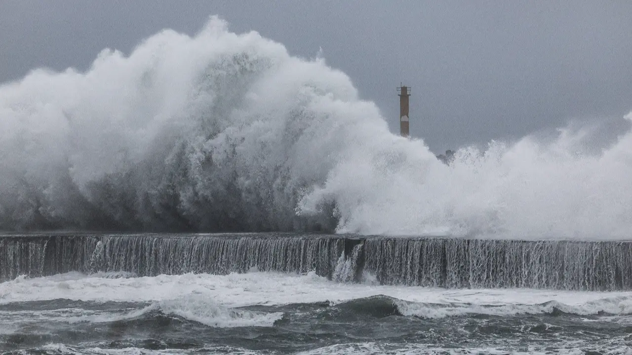 Typhoon Jangmi moves toward Japan's Kyushu after lashing Okinawa Pic/AFP