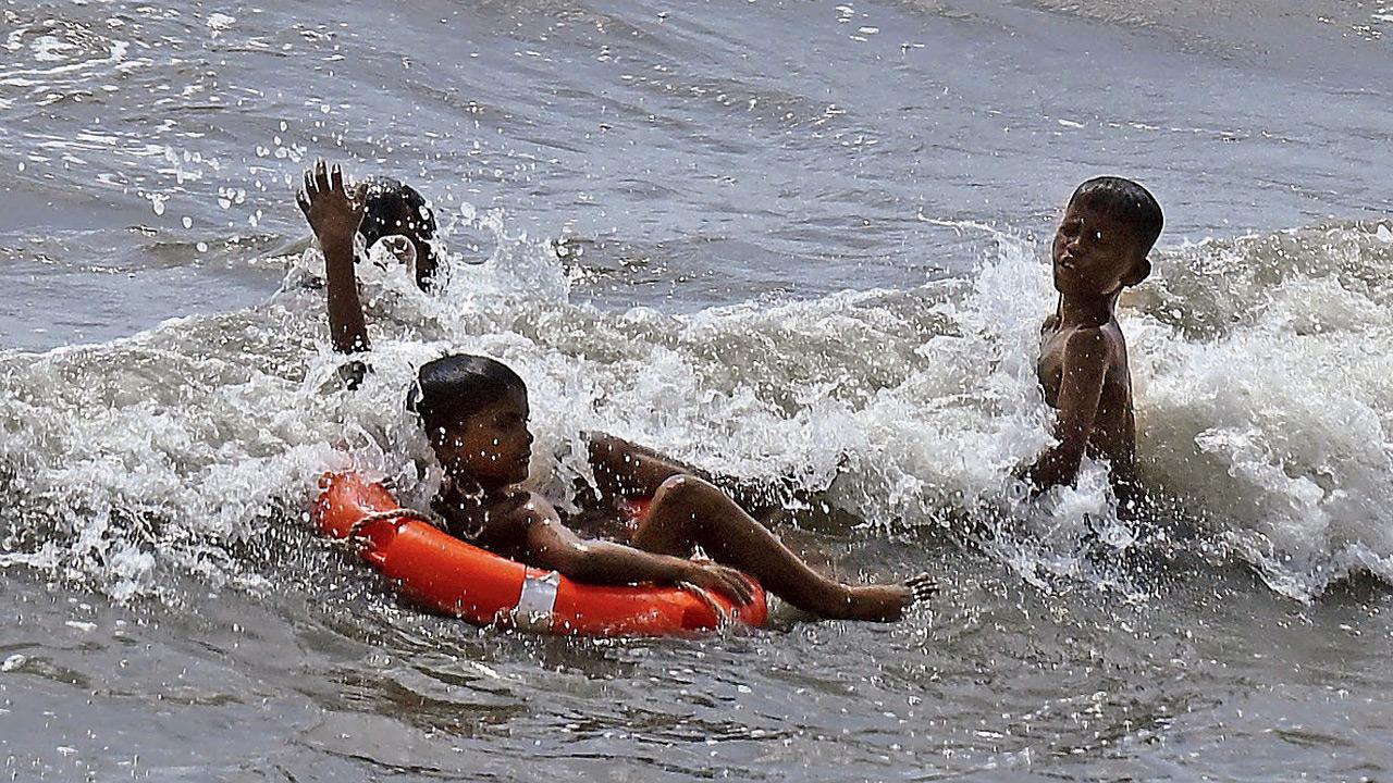 Children beat the heat in the Arabian Sea at Bandstand in Bandra West as temperatures touched 35.3°C in Mumbai on June 11. Pic/Ashish Raje