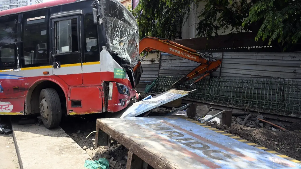 BEST bus accident: Shivaji Park police begins probe, driver held An FIR has been registered at Shivaji Park Police Station against the BEST bus driver. Pic/Ashish Raje