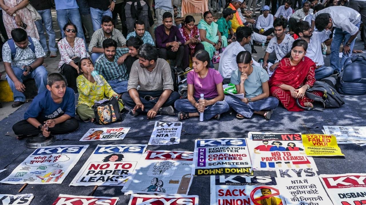 CJP founder Abhijeet Dipke on Sunday announced that the protest would continue on Monday and appealed to farmer unions and members of the public to join the movement.