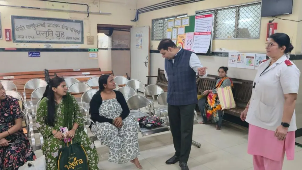 BMC Additional Commissioner Dr Vipin Sharma speaks to patients at a healthcare facility in Mulund, Mumbai, on Wednesday. PIC/BMC
