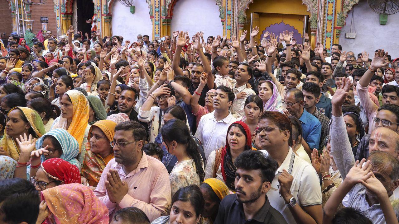 Many devotees spent the day in meditation, recitation of Vishnu Sahasranama, and spiritual discourses.