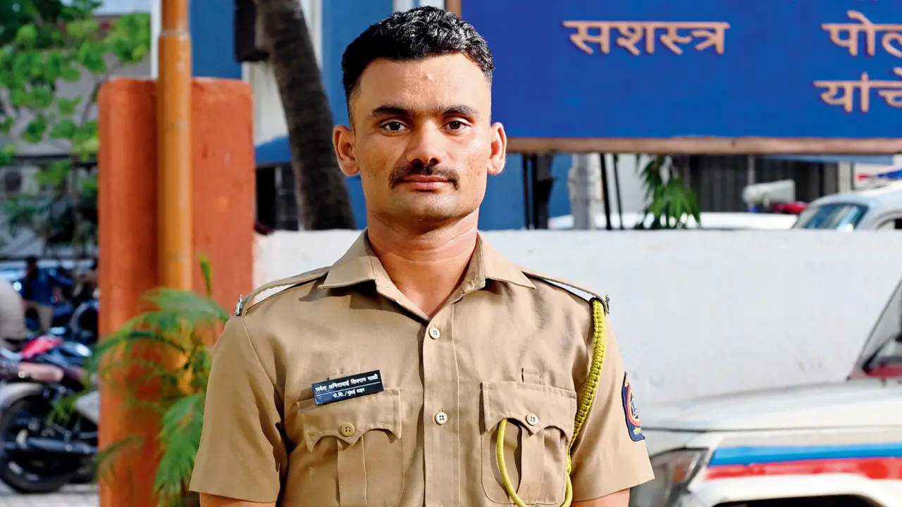 Police Constable Jayesh Mali, who saved the woman’s life. PIC/ATUL KAMBLE