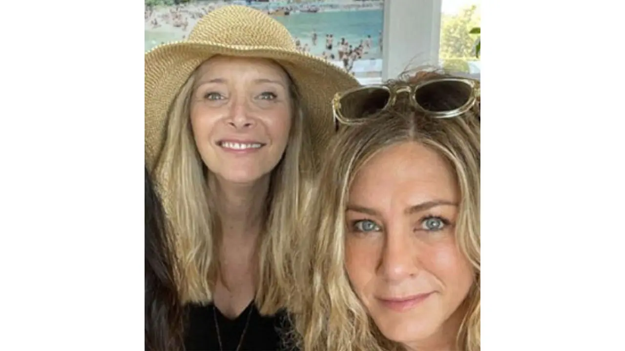 Jennifer Aniston and Lisa Kudrow. Pic/Courteney Cox's Instagram