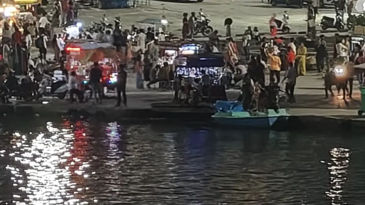 4,500 buses, 33 lakh pilgrims: Maharashtra unveils massive transport plan for Kumbh Mela 2027 On Amrit Snan days, when pilgrim turnout is expected to peak, private vehicles will be restricted at outer parking locations.