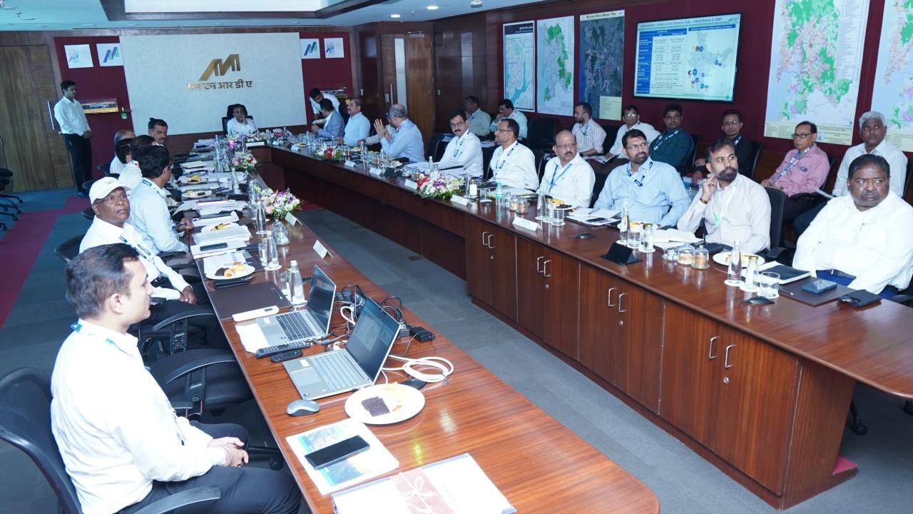 Seven new FOBs planned to improve access to Mumbai Metro Line 9 The seven FOBs will be built across some of the busiest stretches of the Western Express Highway and Mira-Bhayandar Road. Pic/MMRDA