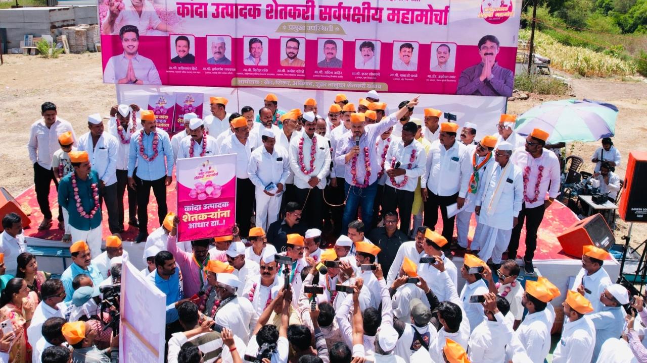 NCP (SP) general secretary Rohit Pawar alleged the government had attempted to prevent farmers and opposition leaders from reaching the protest venue by creating obstacles at several locations. NCP (SP) general secretary Rohit Pawar alleged the government had attempted to prevent farmers and opposition leaders from reaching the protest venue by creating obstacles at several locations.