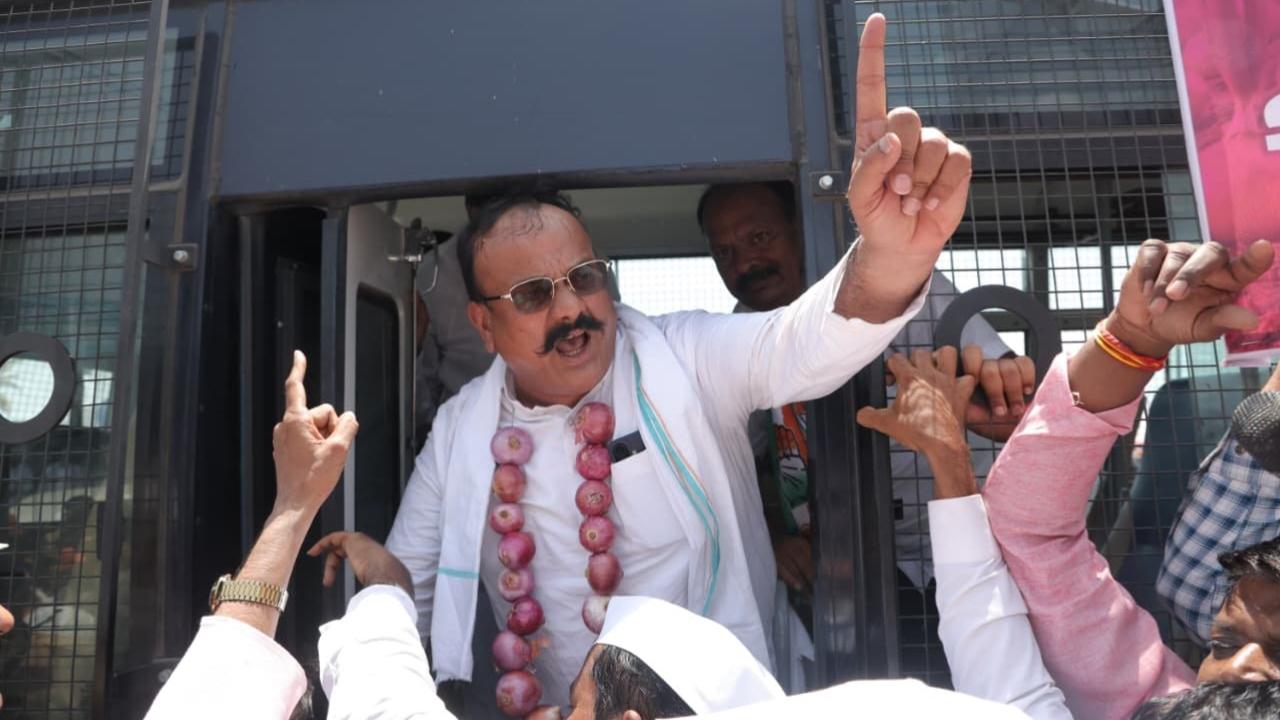 Speaking at a road blockade organised on the Pune-Nashik highway in Ambegaon tehsil of Pune district, Sapkal claimed onion farmers were being forced to sell their produce at throwaway prices and blamed the Centre's policies for the crisis in the sector. Speaking at a road blockade organised on the Pune-Nashik highway in Ambegaon tehsil of Pune district, Sapkal claimed onion farmers were being forced to sell their produce at throwaway prices and blamed the Centre's policies for the crisis in the sector.