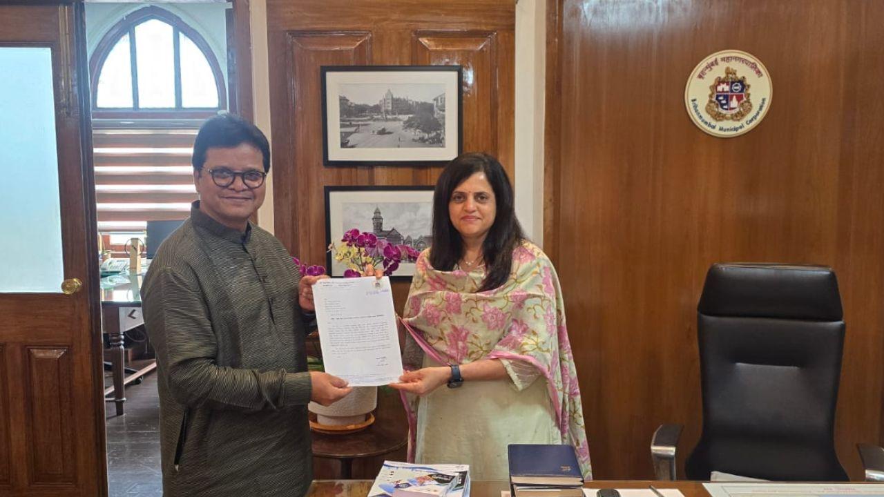Deputy Mayor Sanjay Ghadi hands over a letter to Municipal Commissioner Ashwini Bhide seeking a survey of manholes in waterlogging-prone areas. PIC/X