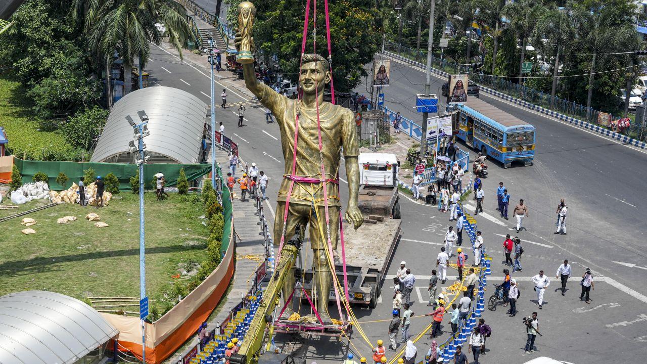Following an inspection by police and PWD staff, the contractor reported faults in the statue's "foundation bolts" and warned authorities that the structure was dangerous and at risk of collapse. The statue was unveiled last December during Messi's visit to Kolkata, where the player inaugurated the monument via remote control. Following an inspection by police and PWD staff, the contractor reported faults in the statue's "foundation bolts" and warned authorities that the structure was dangerous and at risk of collapse. The statue was unveiled last December during Messi's visit to Kolkata, where the player inaugurated the monument via remote control.