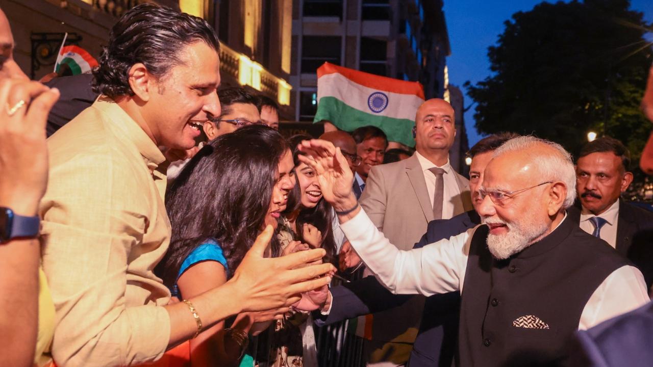 Upon his arrival in the French capital, Prime Minister Modi received a warm welcome from members of the Indian community gathered at his hotel. Enthusiastic supporters greeted the Prime Minister with cheers and expressions of support as he began his engagements in Paris.