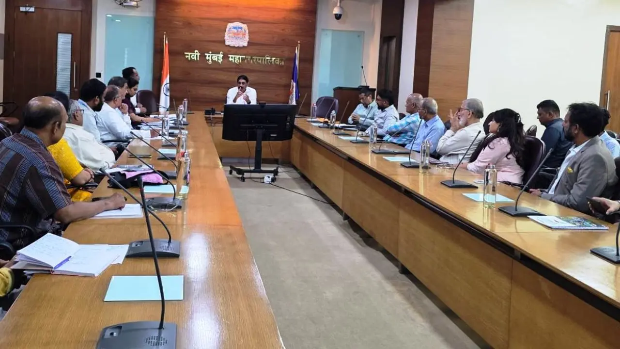Navi Mumbai takes steps towards becoming a ‘Recycle Hub’ with POP idol reuse initiatives NMMC Commissioner Dr Kailas Shinde chairs a meeting with experts on Wednesday. PIC/BY SPECIAL ARRANGEMENT