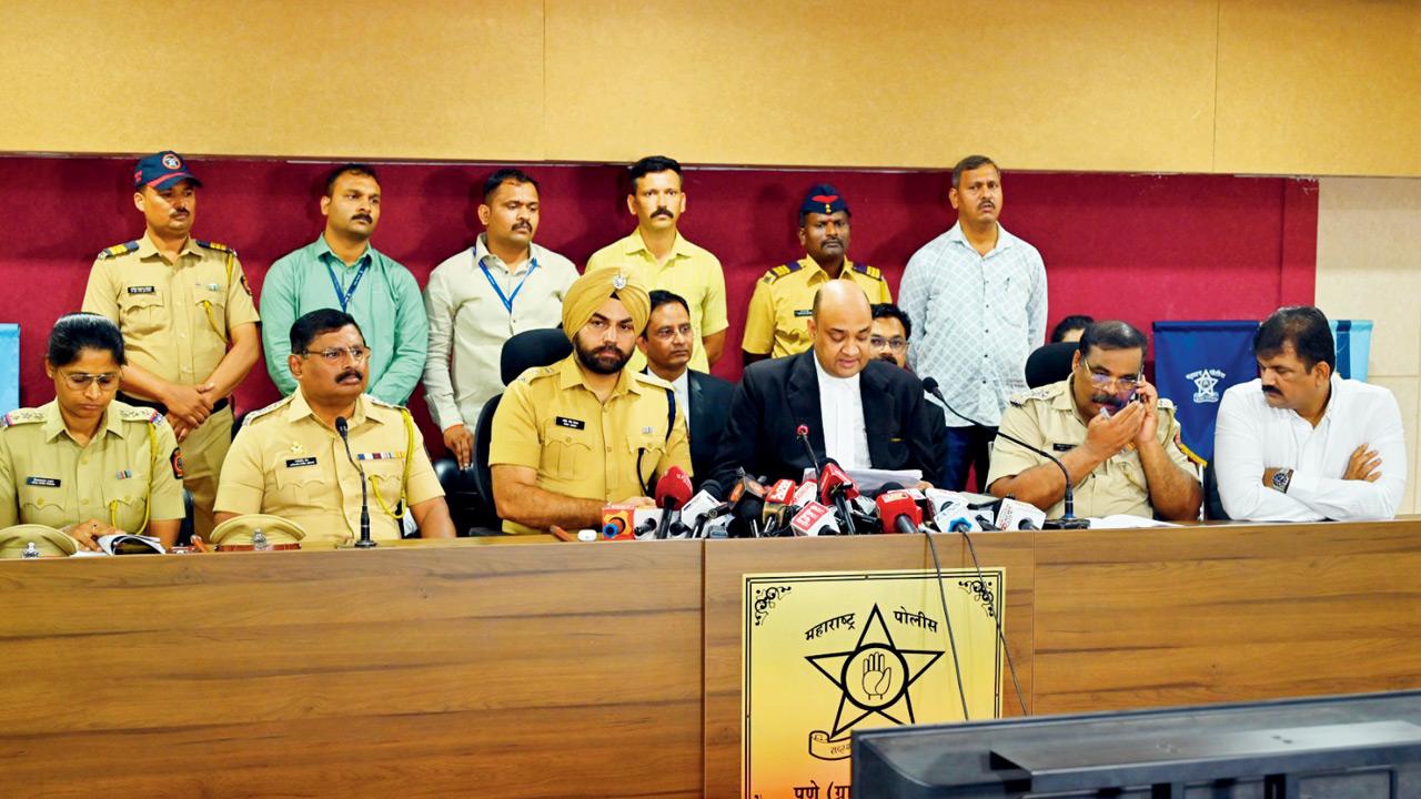 Pune court awards death penalty in child rape-murder Special Public Prosecutor Ajay Misar (in advocate’s gown) addresses the media after the court delivered its verdict. PIC/By Special Arrangement