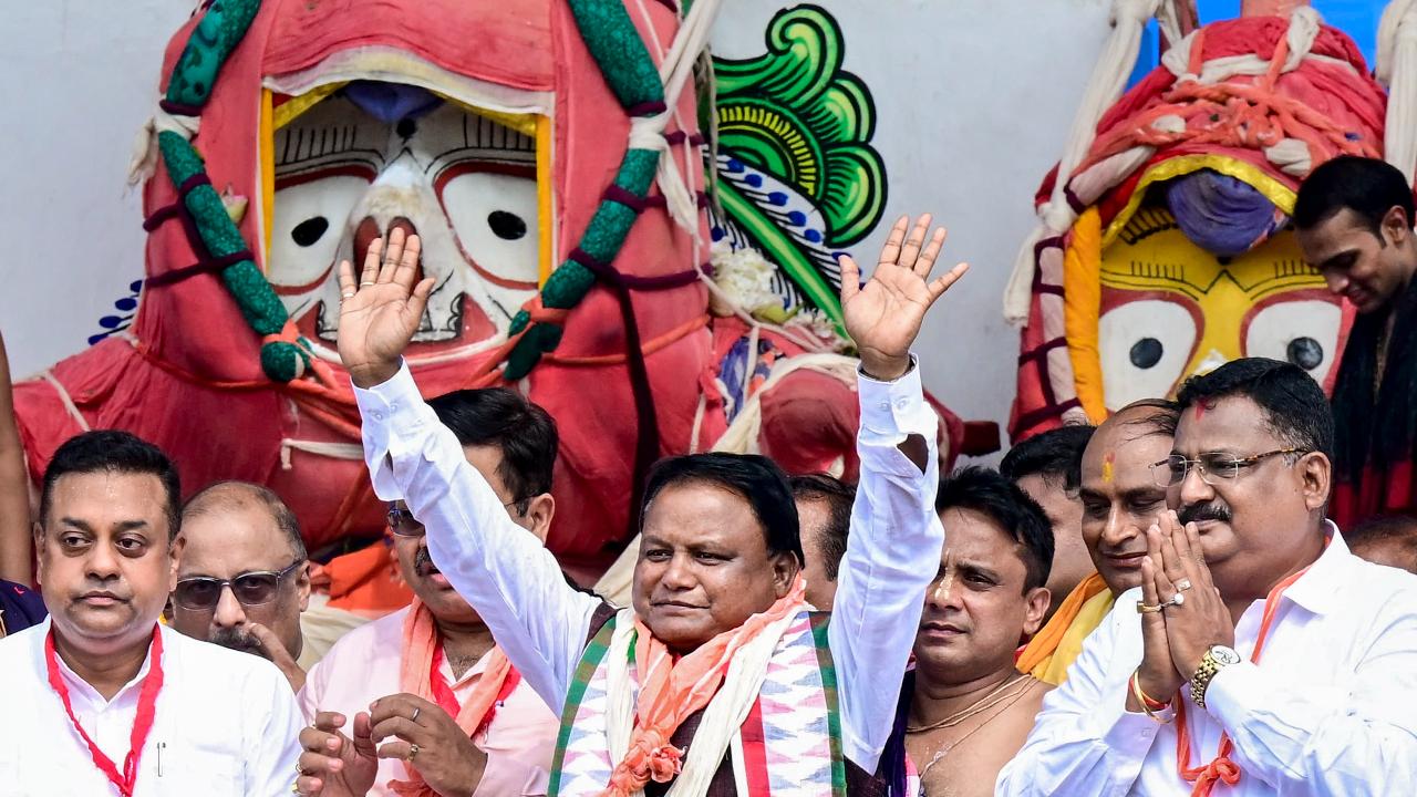 On the auspicious occasion of Snana Purnima, Chief Minister Mohan Charan Majhi visited Puri and offered prayers to Lord Jagannath on the 'Snana Bedi' (bathing altar)
&nbsp;